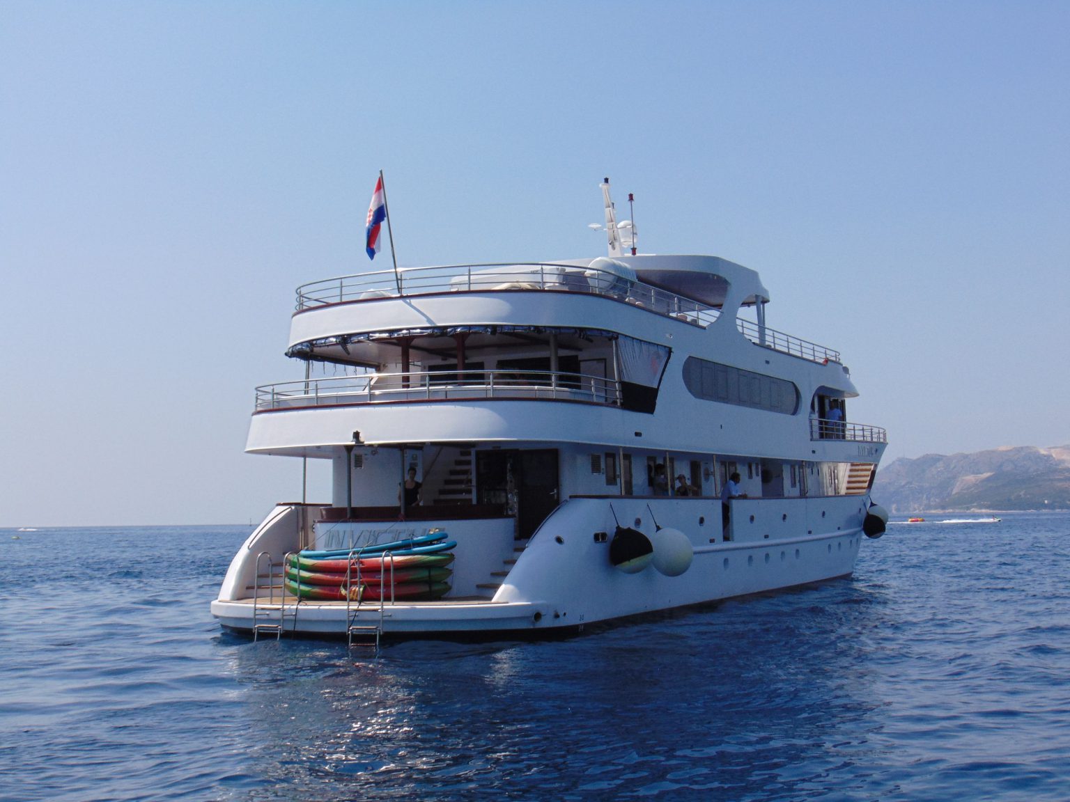 ms invictus yacht